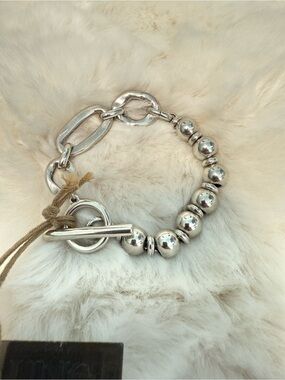 UNO de 50 Silver Beaded Toggle Bracelet